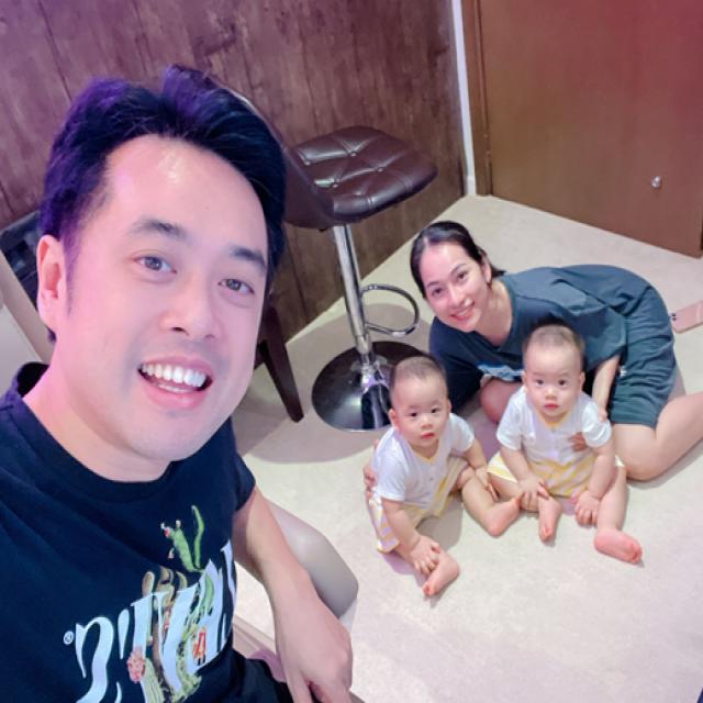 Gia đình Dương Khắc Linh dùng BioGaia cho 2 bé sinh đôi trong 10 tháng qua